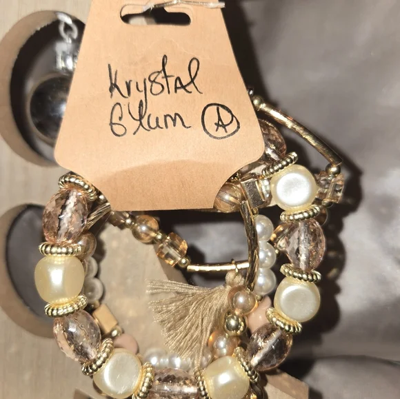 Bracelets - Picture 4 of 9